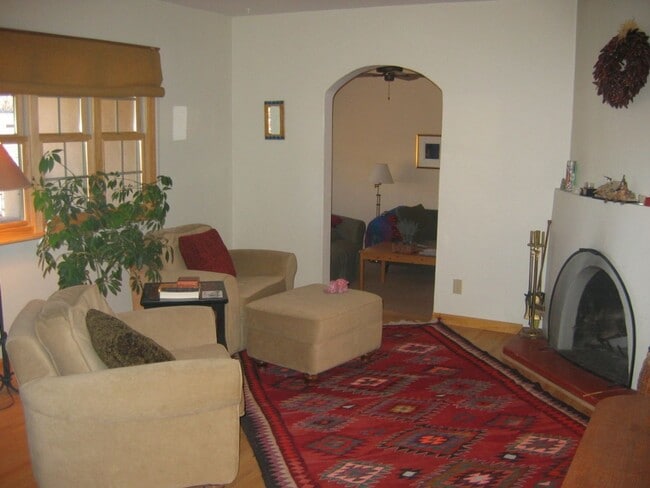 Building Photo - Unfurnished or Furnished - Santa Fe Style House & Studio on Rio Vista St.