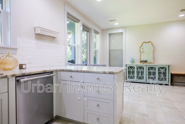 Building Photo - 63 Palm St