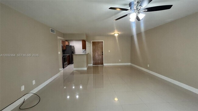 Building Photo - 10377 N Kendall Dr