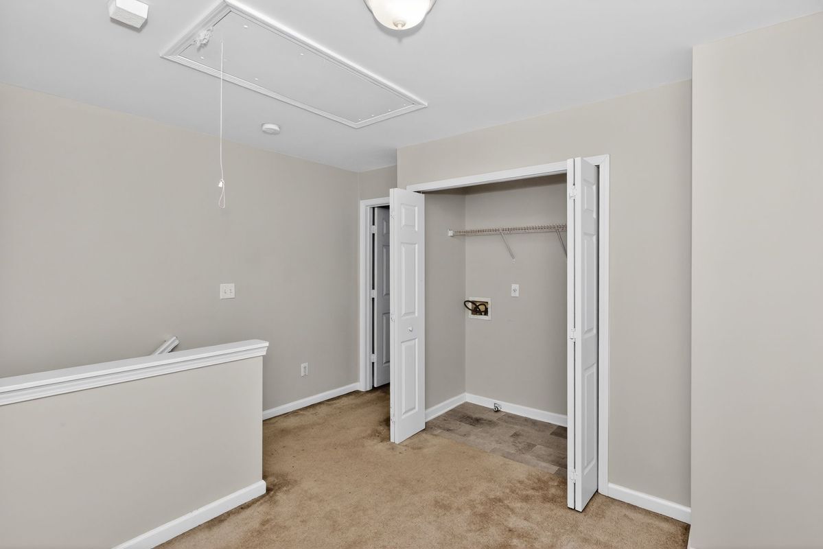 Building Photo - 837 Crestwell Cir