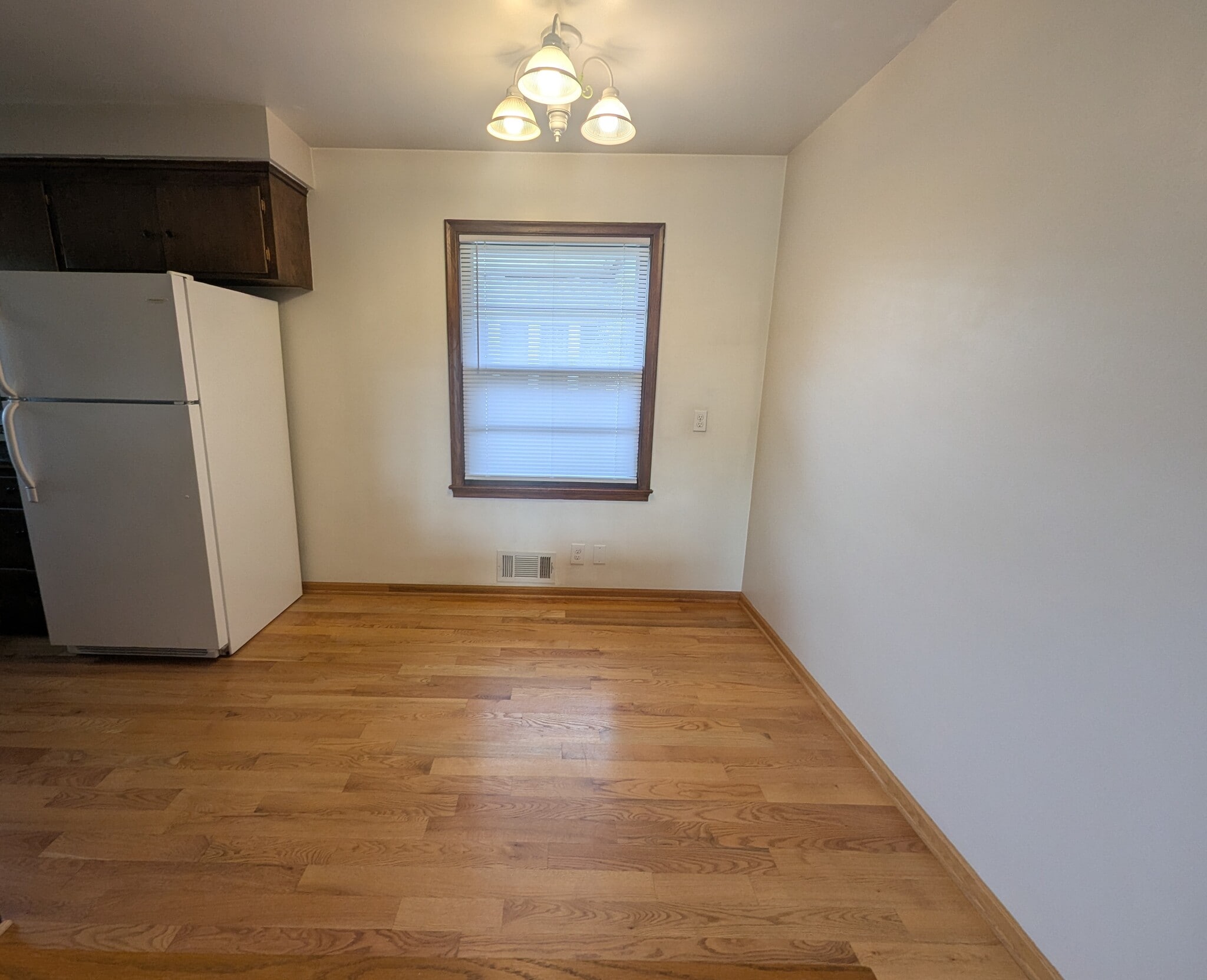 Dining area 9x9 - 4553 Cedar Ave S