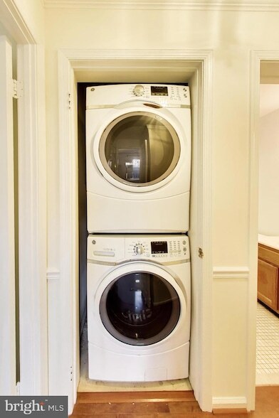 Building Photo - 5707 Brewer House Cir