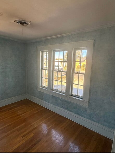 Building Photo - 1203 SW 10th Ave