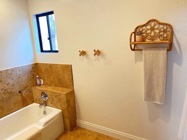 Building Photo - Luxe 3-Bedroom, 3-Bath Beach Home in Encinitas – w Furnished Option! Showing Today!