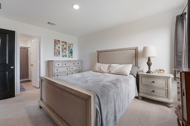 Building Photo - "NO RENT UNTIL SEP 1! Charming 4-Bedroom Oasis with 2 Full Baths in Converse - 1500 Sq Ft of Comf...