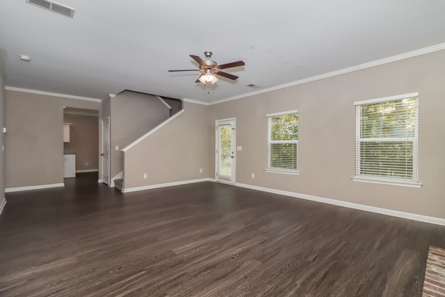 Building Photo - 602 Fieldcrest Dr