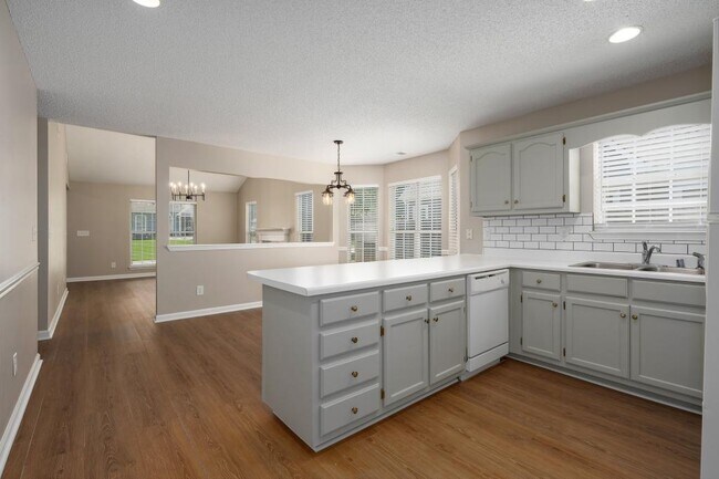 Building Photo - 132 King James Ct