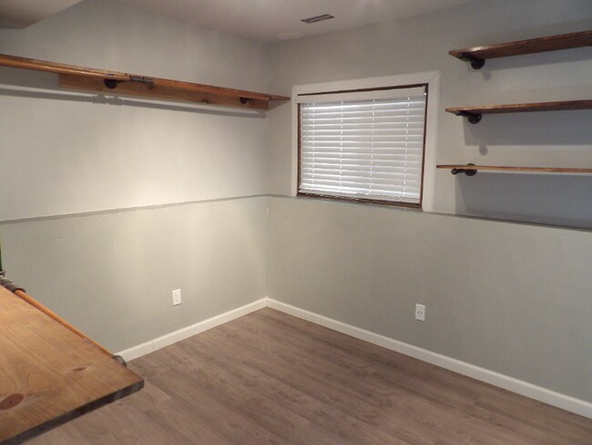 Building Photo - 5560 Sacramento Pl