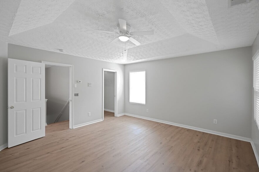 Building Photo - 415 Silver Spring St