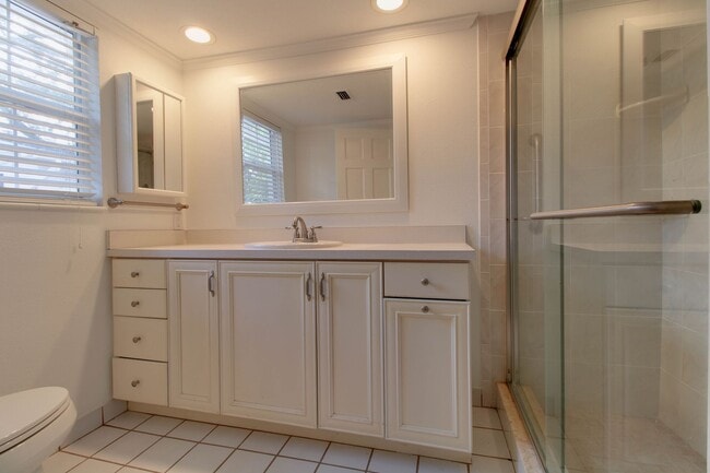 Building Photo - 1667 Mizell Ave