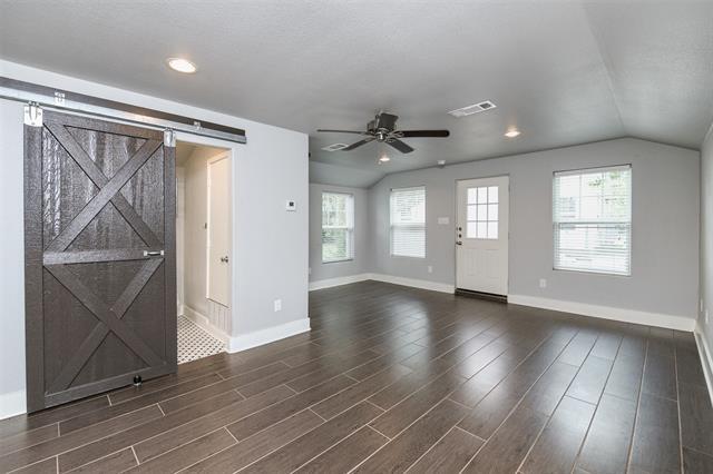Building Photo - 4421 Calmont Ave