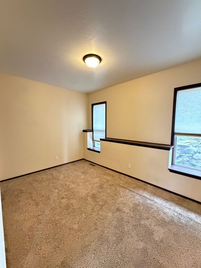 Building Photo - 943-943 W Granite St