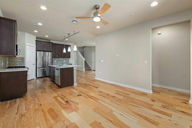 Building Photo - 4008 Valley View Rd