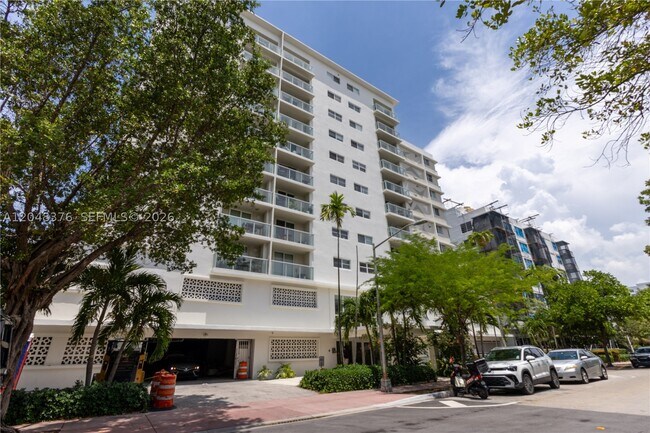 Building Photo - 1750 James 7L