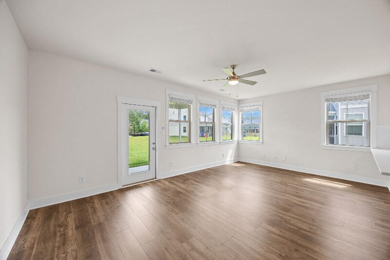 Building Photo - 7668 Park Gate Dr