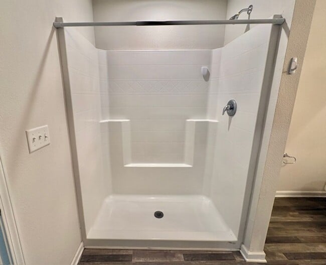 Building Photo - 462 Whispering Creek Ave