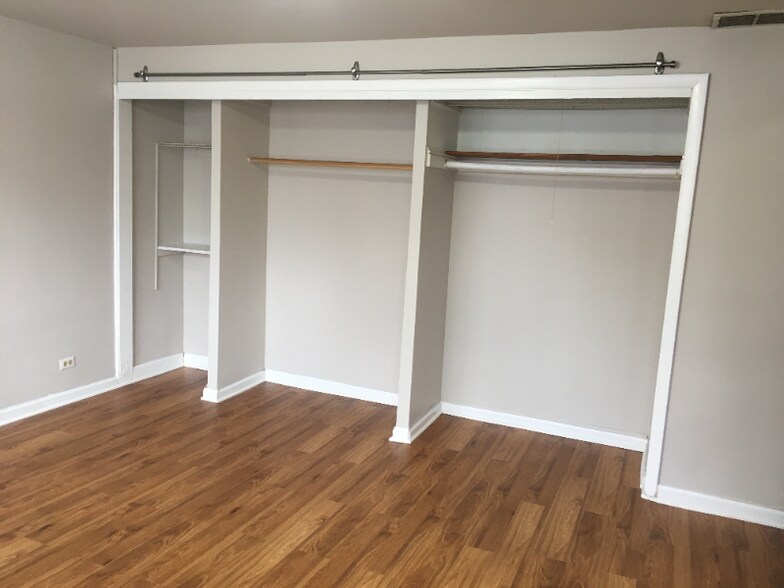 Building Photo - 100 Vana Dr