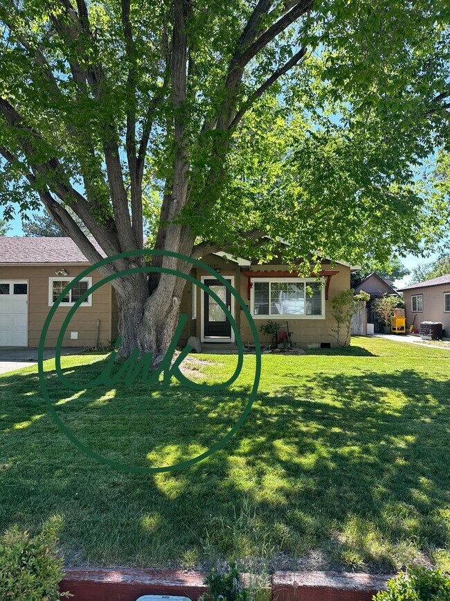 Building Photo - Charming Carson Home