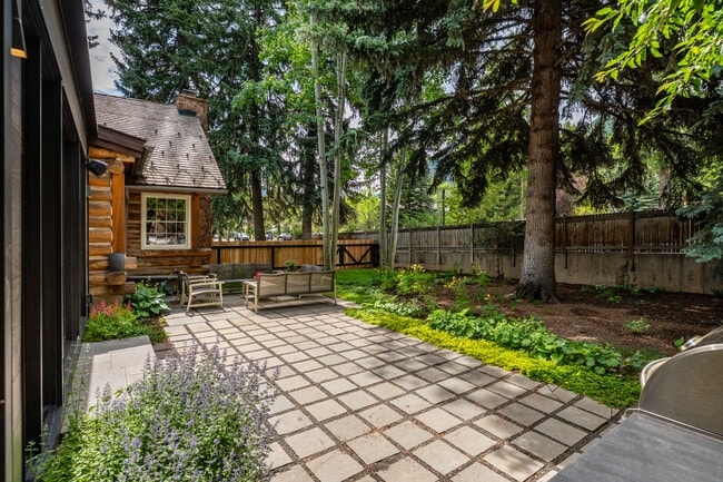 Building Photo - 109 N 2nd St