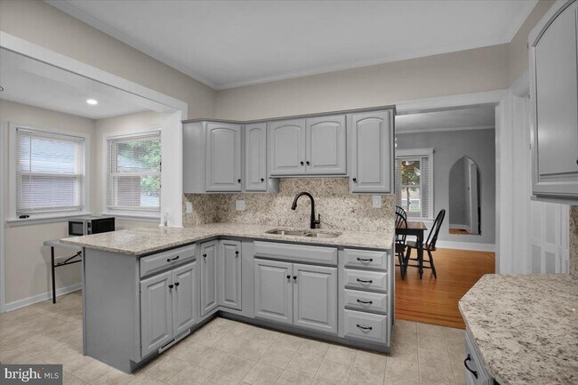 Building Photo - 23 Trebor Pl