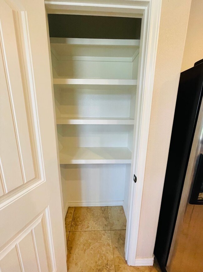 Building Photo - 4 Bedroom, 2 Bath -