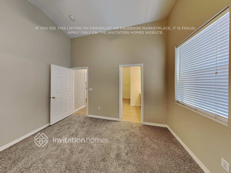 Building Photo - 8947 E Capri Ave