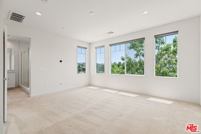 Building Photo - 111 Benchmark