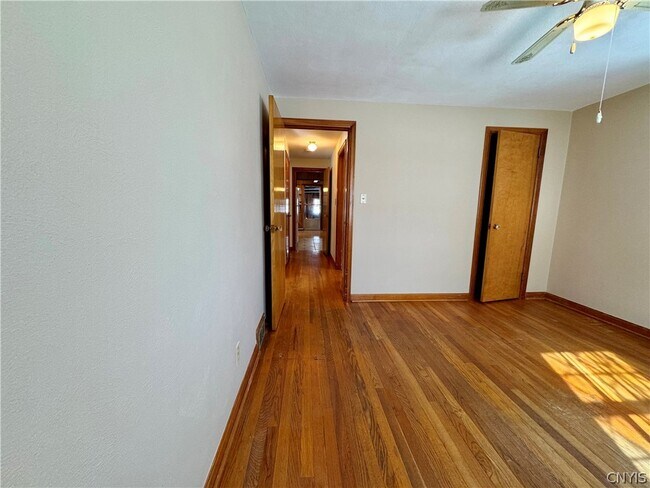 Building Photo - 5291 Abbe Dr