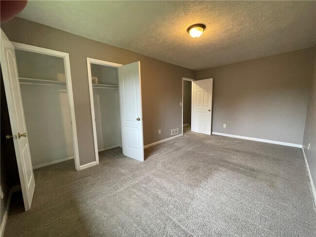 Building Photo - 4554 Doral Dr SW