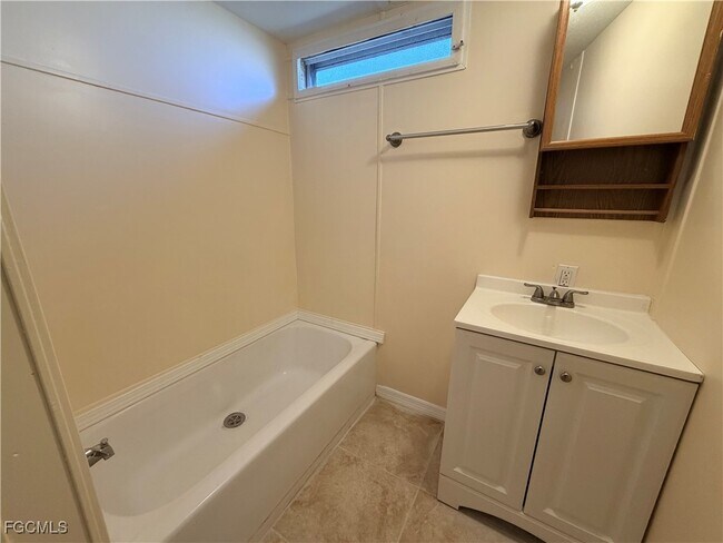 Building Photo - 2521 Brownell Ct