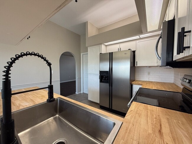 Building Photo - 4217 Avanti Cir