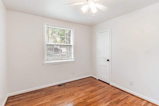 Building Photo - 5506 Bon Air Cir