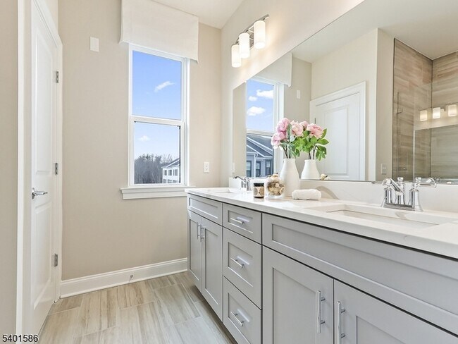 Building Photo - 715 Parker Blvd