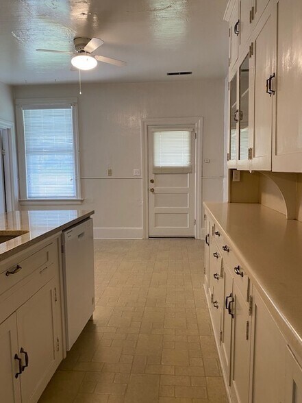 Building Photo - 10087 S Temple Dr