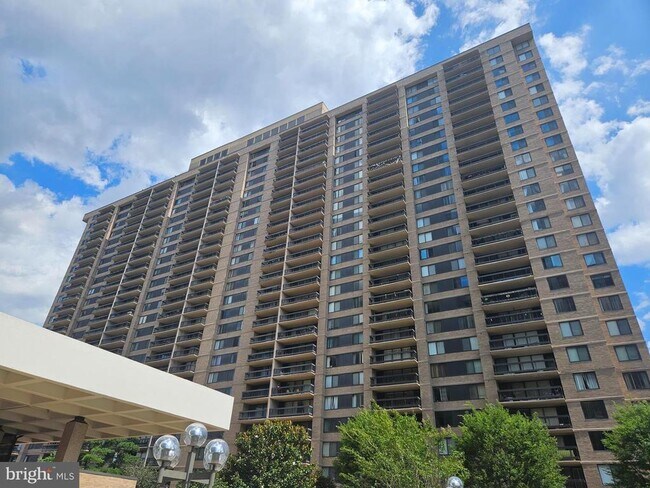 Building Photo - 3705 S George Mason Dr