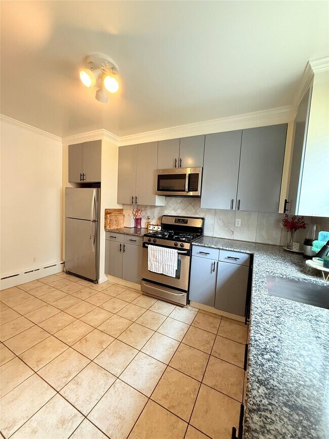 Building Photo - 815 Carpenter Pl
