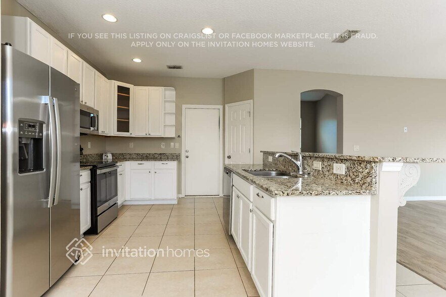 Building Photo - 12866 Ellis Island Dr