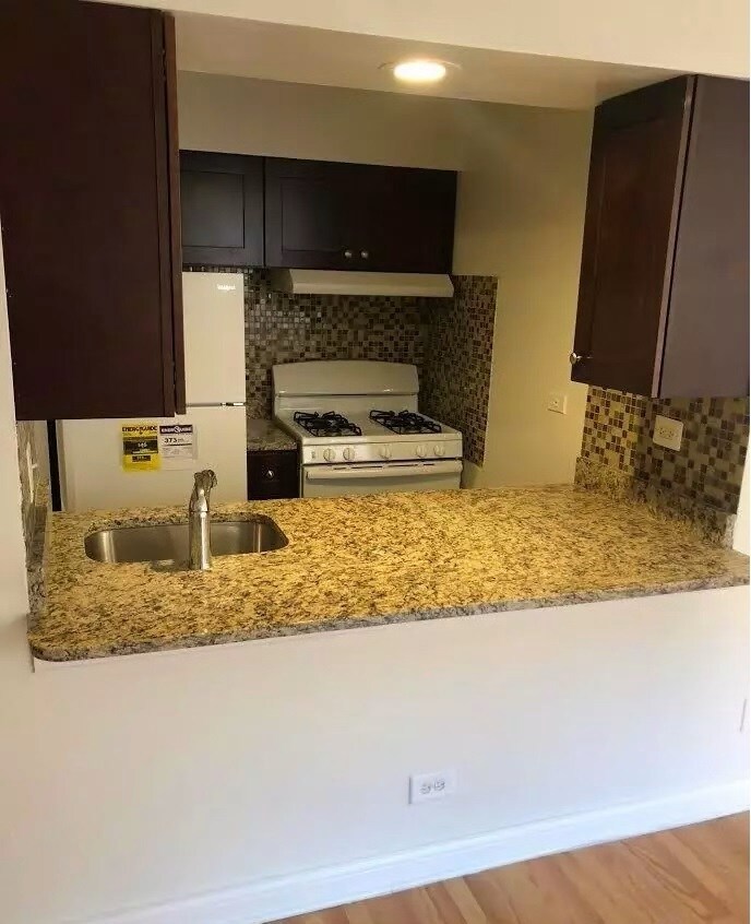 Building Photo - 3710 N Pine Grove Ave