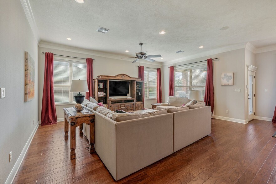 Building Photo - Available August 2026! Beautiful home in the Carters Crossing subdivision!