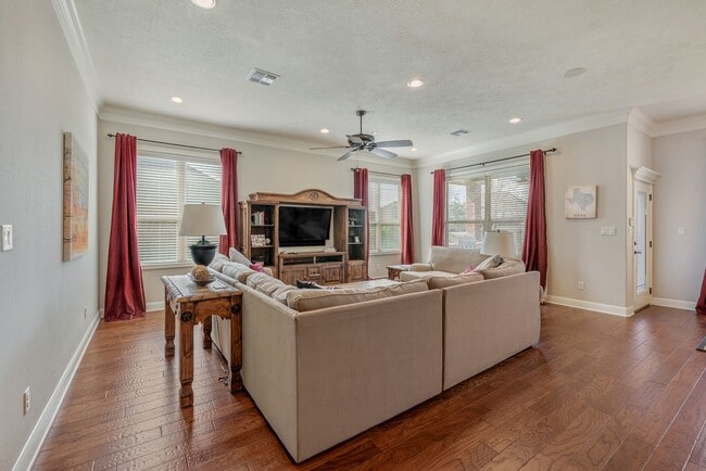 Building Photo - Available August 2026! Beautiful home in the Carters Crossing subdivision!