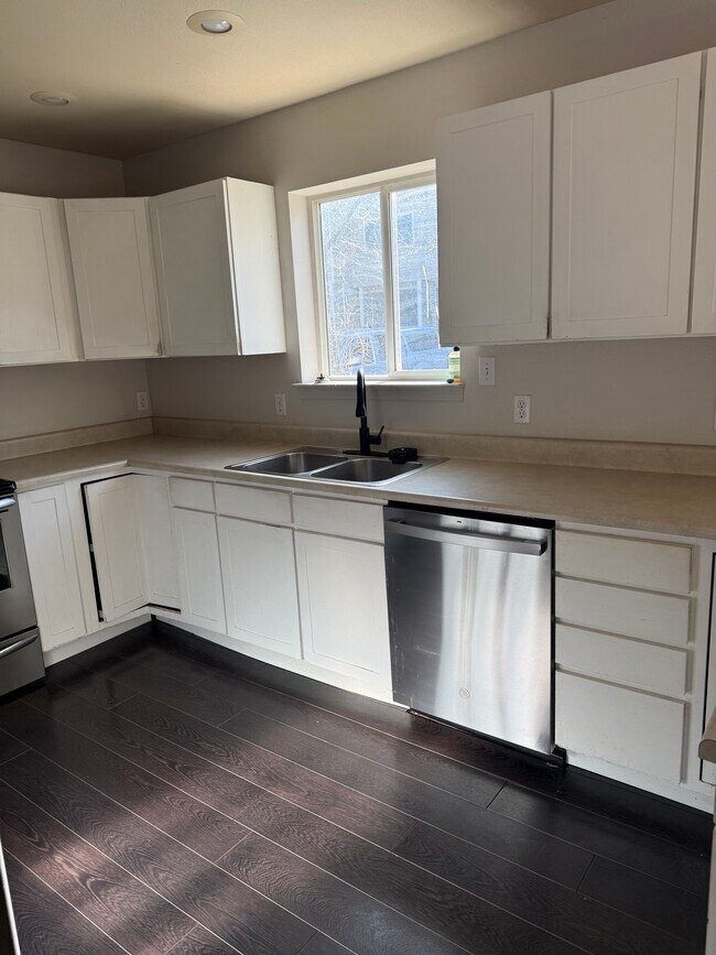 Building Photo - 2951 Richard Dr