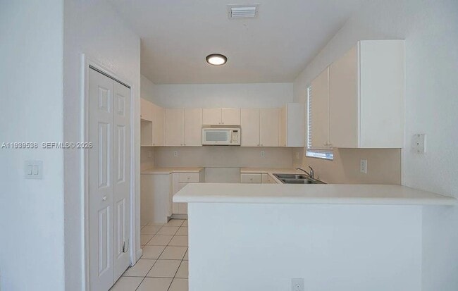 Building Photo - 1441 SE 24th Ct