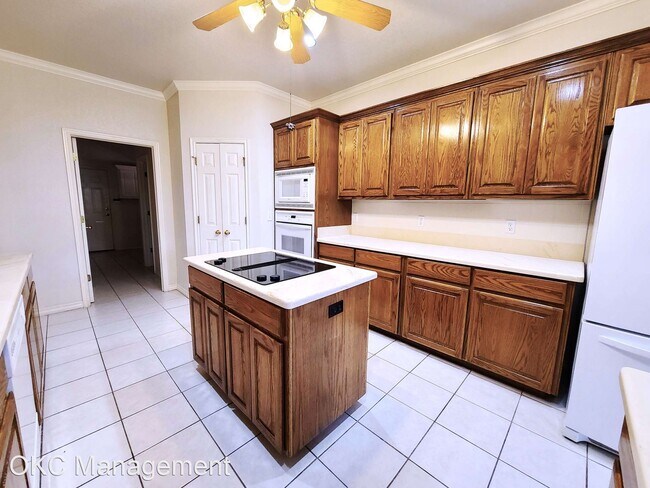 Building Photo - 3 br, 2.5 bath House - 4005 NE 138th Terr