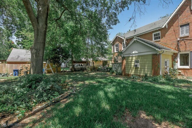 Building Photo - GORGEOUS 4/2.5 BROADMOOR HOME-ACROSS FROM DUCK POND PARK & LIBRARY