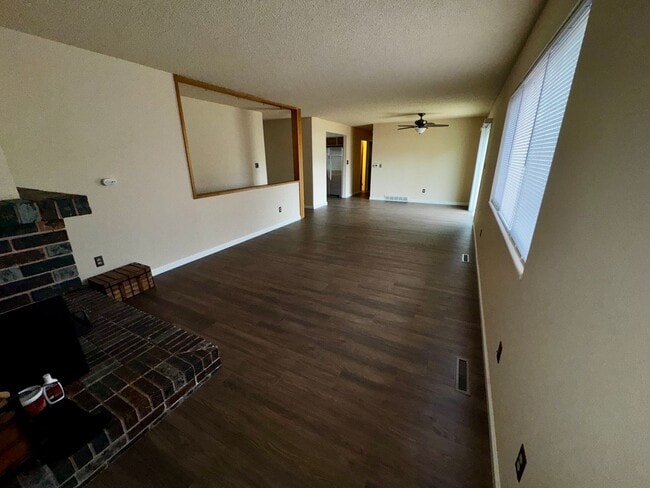 Building Photo - Clean 5 Bedroom Ranch in NW Fort Collins