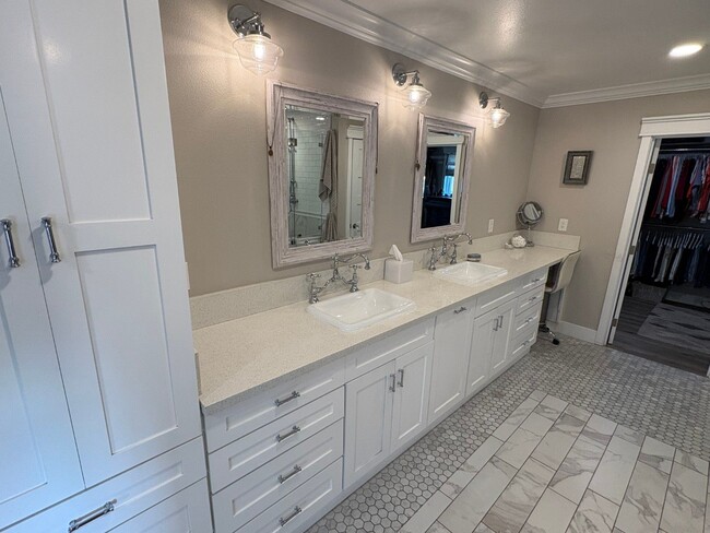 Building Photo - Remodeled Craftsman style 3 bedroom, 3 bathroom home - this is NOT your typical rental - Must See!!