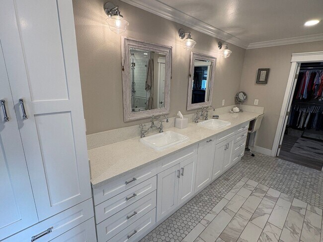 Building Photo - Remodeled Craftsman style 3 bedroom (with 4th office/bedroom), 3 bathroom home - this is NOT your...