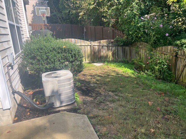 Building Photo - 8 Grosbeak Ln