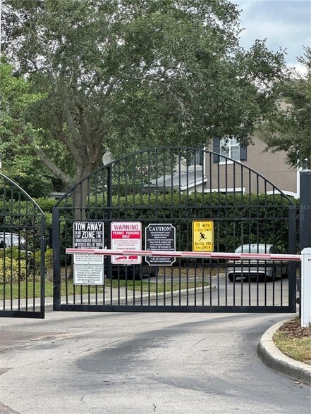 Building Photo - 3324 Parkchester Square Blvd