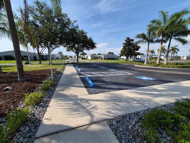Building Photo - 2113 Sawgrass Ln